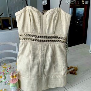 Beatiful dress perfect for any occasion, size 8 perfect if you wear size 6